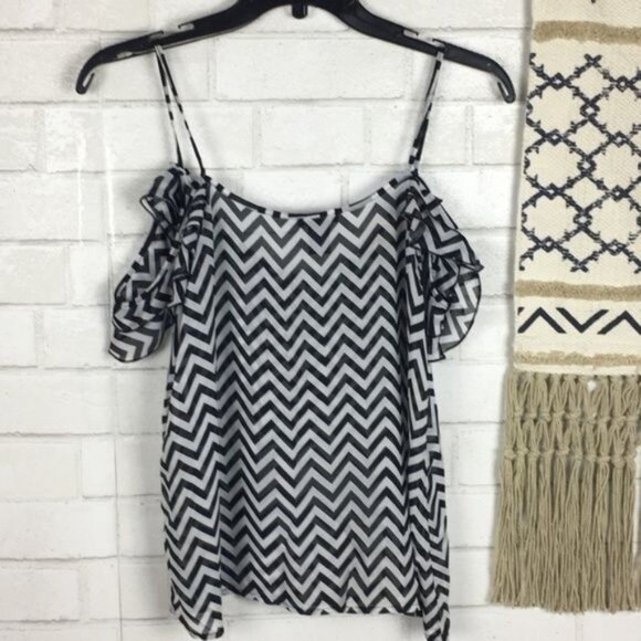 Black & White Chevron Ruffle Strap Spaghetti Top By Rue21 M Polyester - Picture 5 of 5